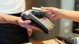 Receita Federal vai notificar quem usa cartão em 2026? Veja a verdade